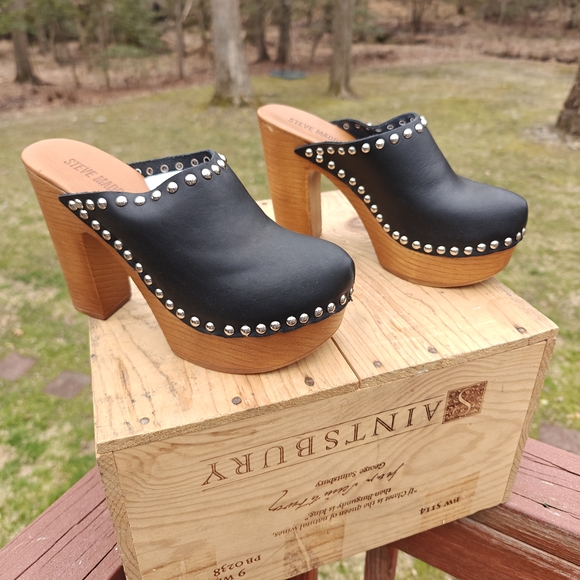Steve Madden "DUTCHESS" Black Leather Studded Wood-Platform Clogs - Picture 3 of 8